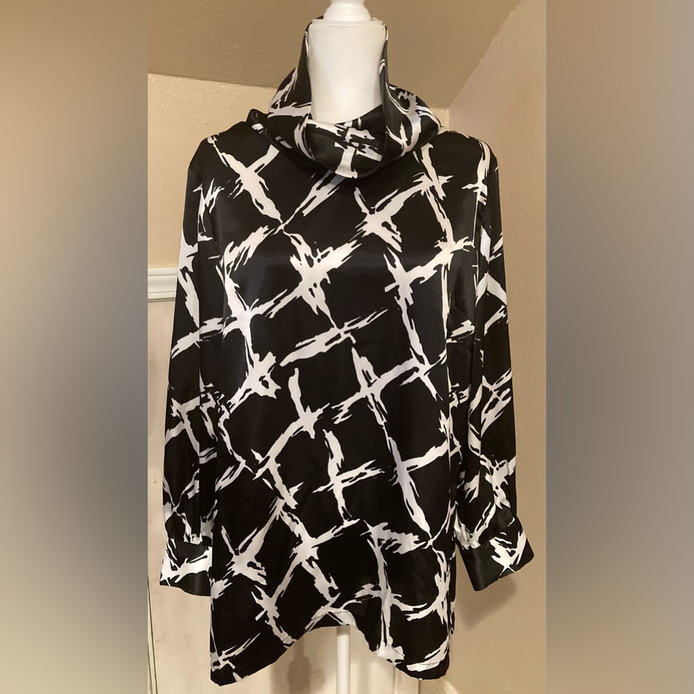 Chico's Black and White Abstract Blouse